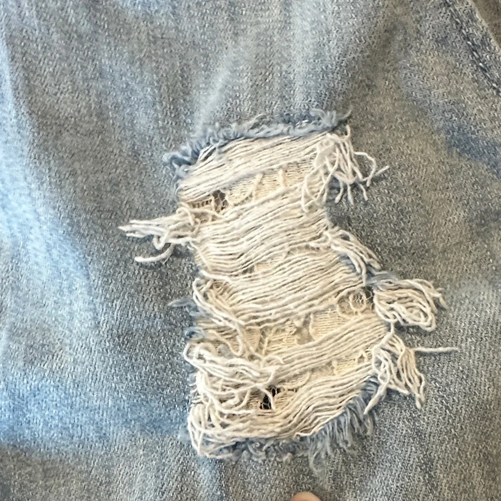 Aerie- Distressed Women Shorts size small - Picture 4 of 8